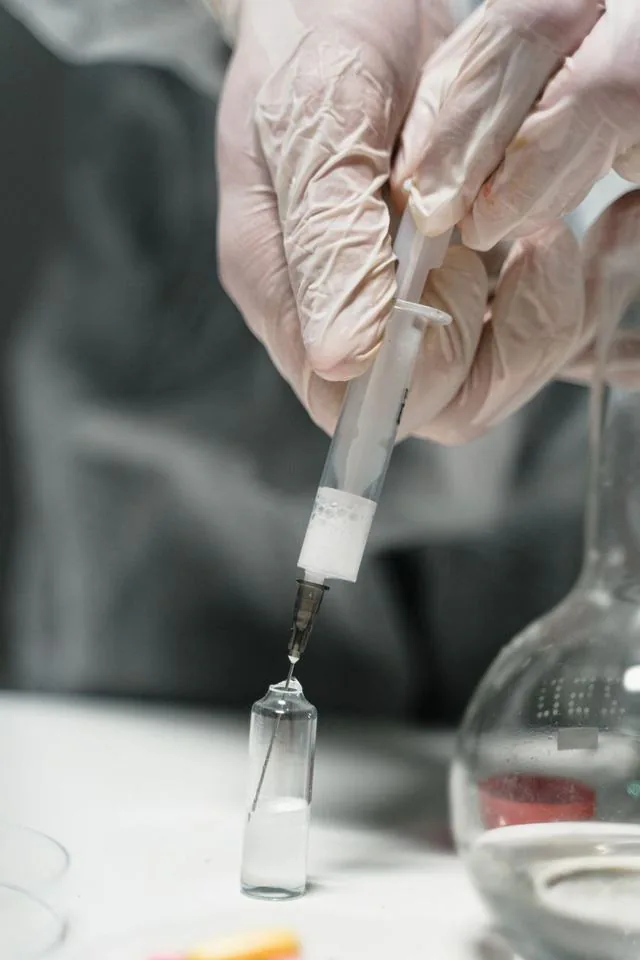 Tipuri de acid hialuronic pentru infiltrații: greutate moleculară, reticulat versus non-reticulat